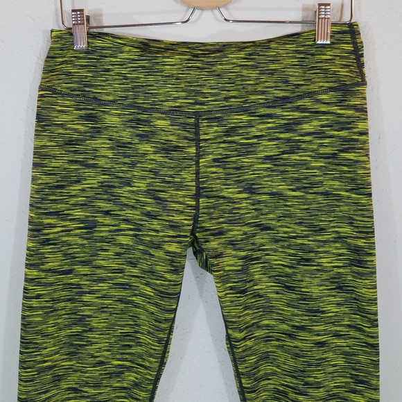 FABLETICS Salar Printed Powerhold Capri Legging L - Picture 2 of 7
